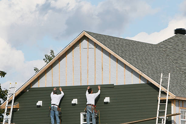 Professional Siding Installation technician working in Plant City, FL